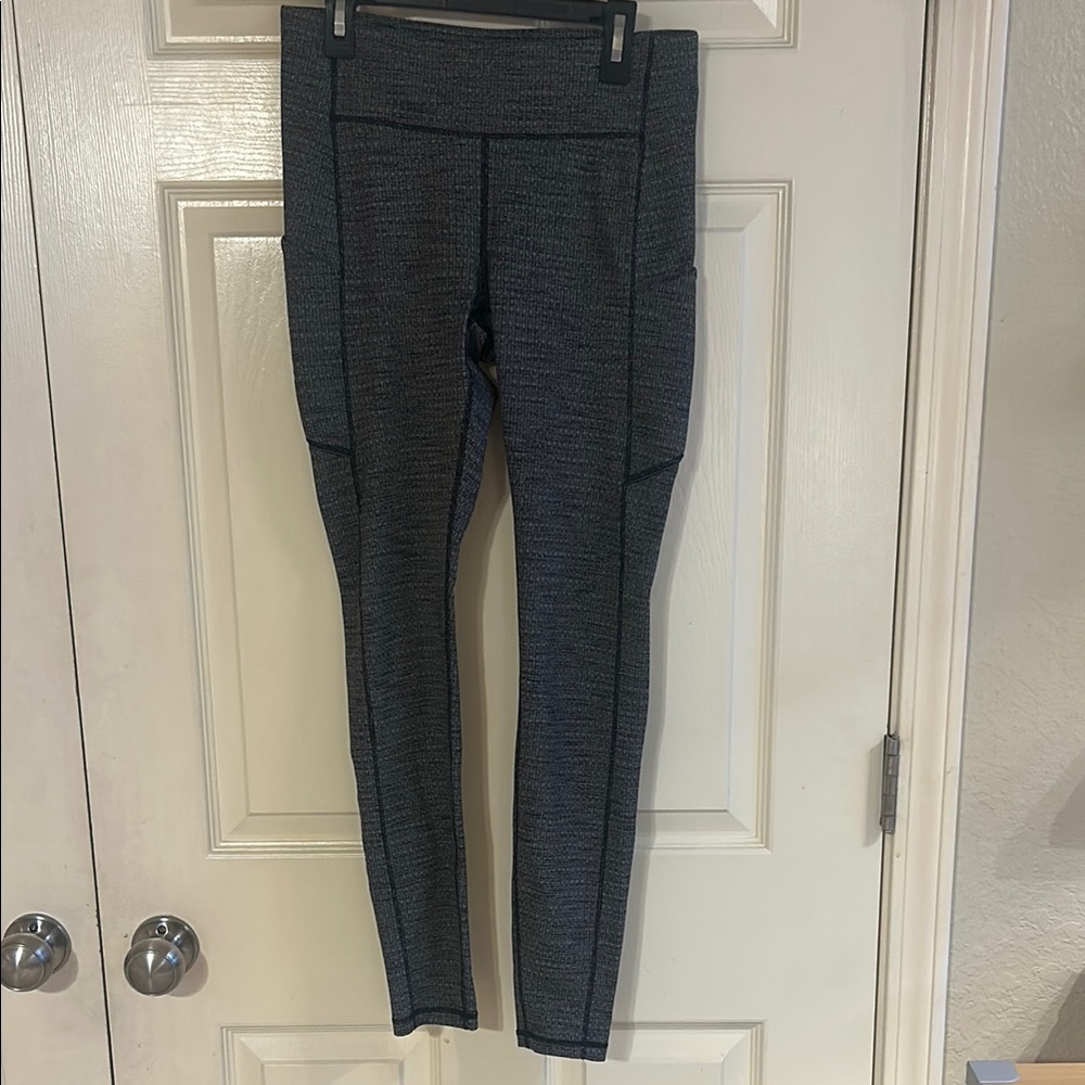 Gray lululemon speed up mid rise size 8, 28 inches inseam